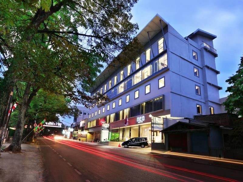 Hotel Neo Dipatiukur Bandung By Aston Exterior foto